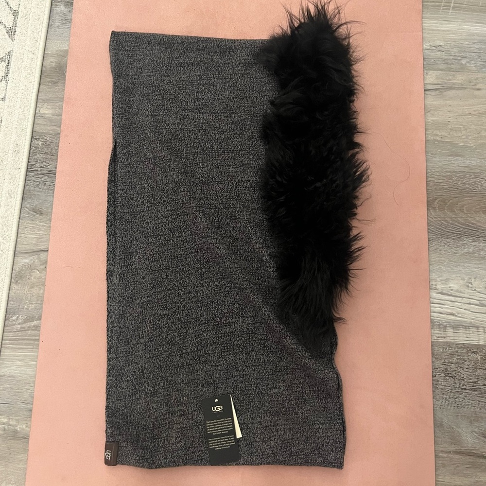 UGG scarf